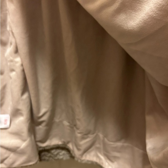 Nicole Miller Textured Tan Blanket EUC!! - Picture 13 of 16